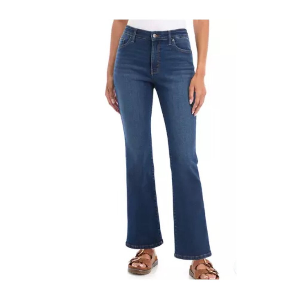 Petite High Rise Vintage Bootcut Jeans Crown & Ivy